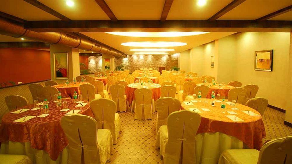 Sai Palace Hotel Bombay Exterior foto